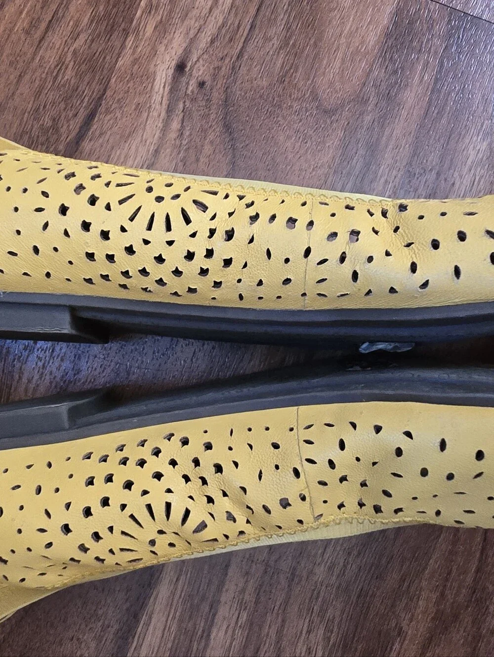 Vionic Robyn Perforated Leather Ballet Flats Yellow Size 9